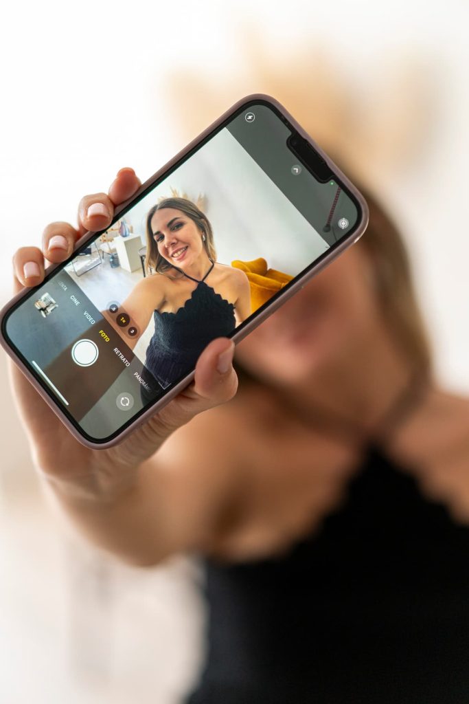 movil-creadora-contenido-ugc